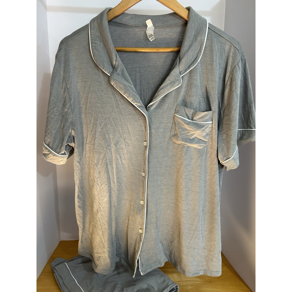 Flora Nikrooz Women's Gray Pajama Top And Crop‎ Pants XL